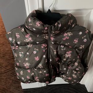XL floral Aéropostale cropped vest.
